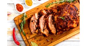 Quantas calorias em 1 Xícara, Cortada Em Cubos Carne de Porco da Paleta Assada?