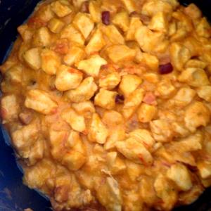 Quantas calorias em 1 Xícara, Cozido, Cortado Em Cubos Peito de Frango?
