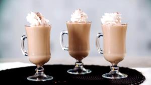 Quantas calorias em 1 Xícara De Café (180 Ml) Café Gelado com Leite?