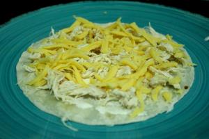 Quantas calorias em 1 Xícara, Desfiado Queijo Havarti?
