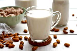 Quantas calorias em 1 Xícara Leite de Amêndoas?