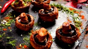 Quantas calorias em 1 Xícara, Pedaços Ou Fatias Cogumelos?