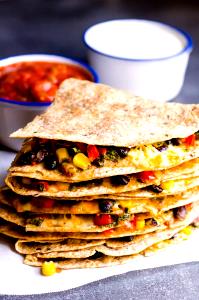 Quantas calorias em 1 Xícara Quesadilla sem Carne com Queijo?