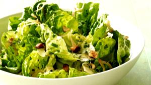 Quantas calorias em 1 Xícara Salada de Alface com Vegetais Variados?