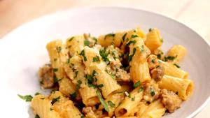 Quantas calorias em 1 Xícara, Seco, Produto Rigatoni?