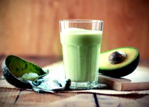 Quantas calorias em 1 Xícara Vitamina de Abacate?