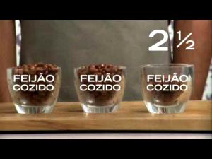 Quantas calorias em 1 Xícara (210,0 G) Feijão jacinto, cru?