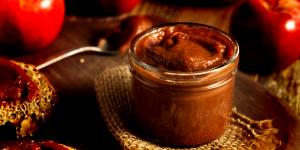 Quantas calorias em 1 Xícara (282,0 G) Manteiga de maçã?