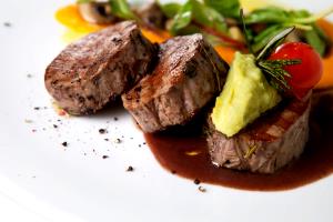Quantas calorias em 100 G Carne de Vaca Moída Extra Magra?