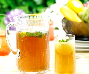 Quantas calorias em 100 G Chá Frio Com Hortelã?