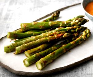 Quantas calorias em 100 G Cozer 800 G De Espargos?