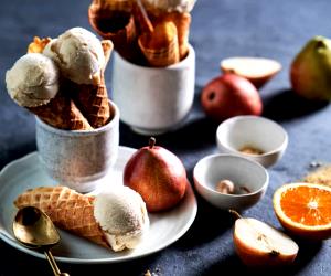 Quantas calorias em 100 G Gelado De Pera E Especiarias?