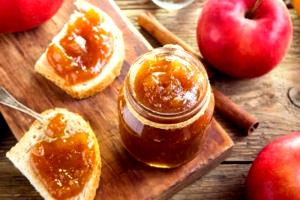 Quantas calorias em 100 G Geleia De Maçã?