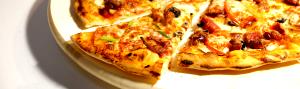 Quantas calorias em 100 G Pizza com Carne e Fruta?