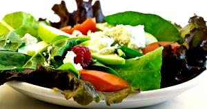 Quantas calorias em 100 G Salada de Alface com Vegetais Variados?