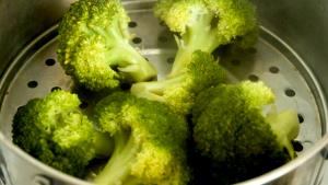 Quantas calorias em 100 G Vegetais Crus?