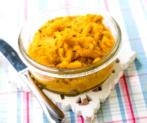 Quantas calorias em 15 G Húmus Com Cenoura?