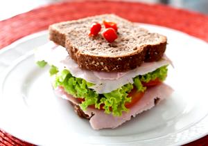 Quantas calorias em 2 fatias (50 g) Pão de Sanduíche Light?