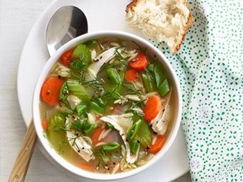 Sopa de frango e endro