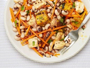 Salada de atum com batata doce e manjericão